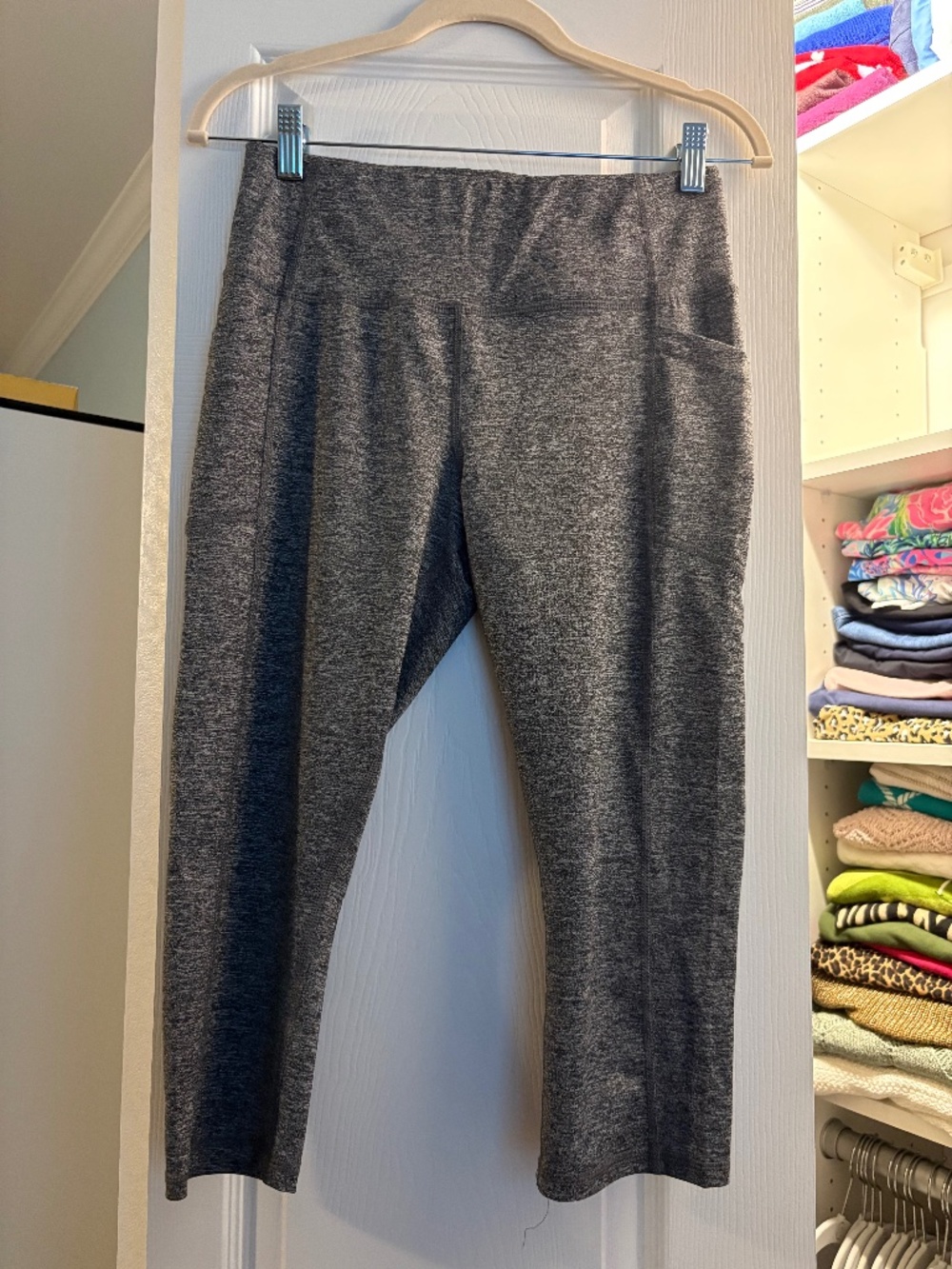 Med grey cropped leggings 8/10